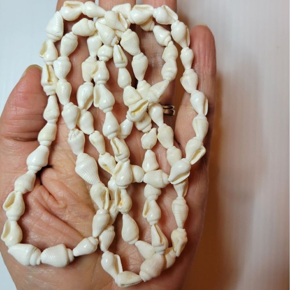 VINTAGE  natural shell long necklace